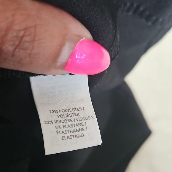 Elegant Black Sleeveless Top - Picture 3 of 16